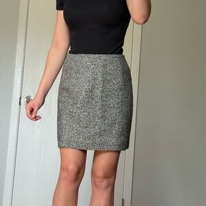 Ann Taylor Women’s Size 2 Wool Skirt Winter Black and White